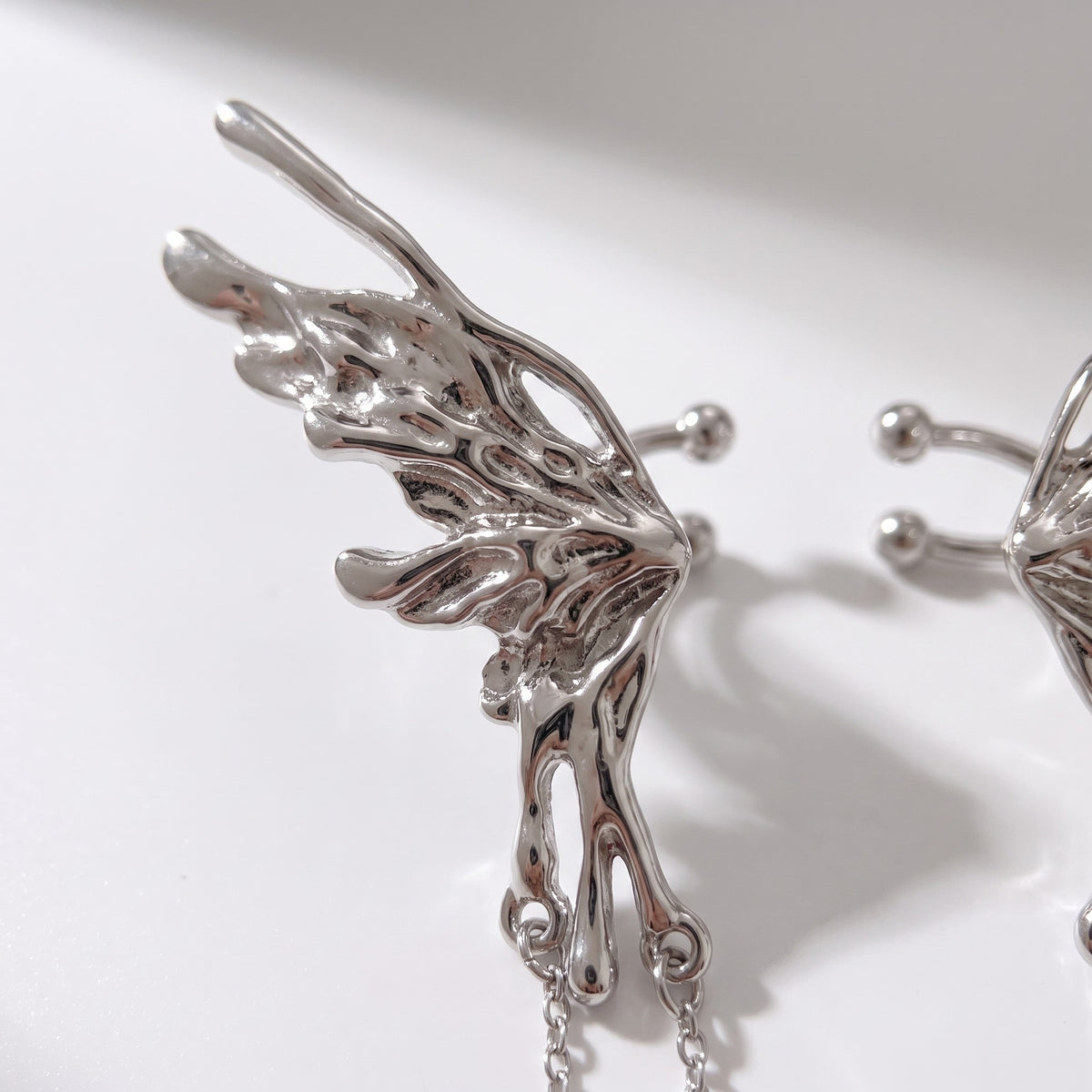 Close detail of the modelled feathers of the wing