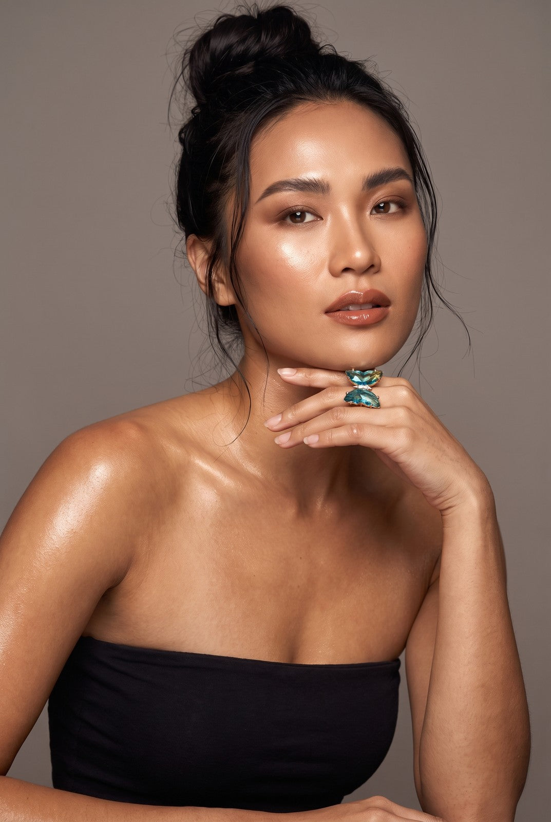 A model seated by a window wearing the Nabi Ring in blush